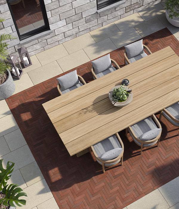 Techo bloc de estilo patio trasero mesa de comedor losas adoquines rojo beige tradicional 2