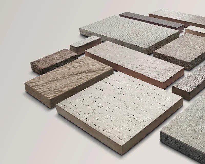 Vista aérea de muestras de adoquines que muestran una variedad de texturas y acabados exclusivos de Techo-Bloc.