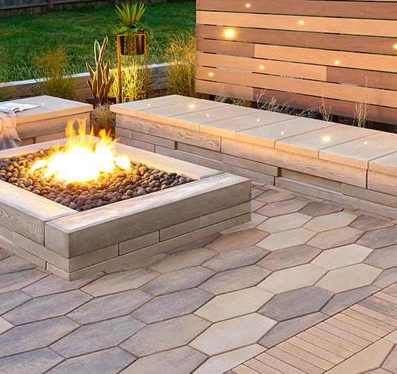 Techo bloc homepage co patio trasero losas firepit banco beige marrón mosaico img3