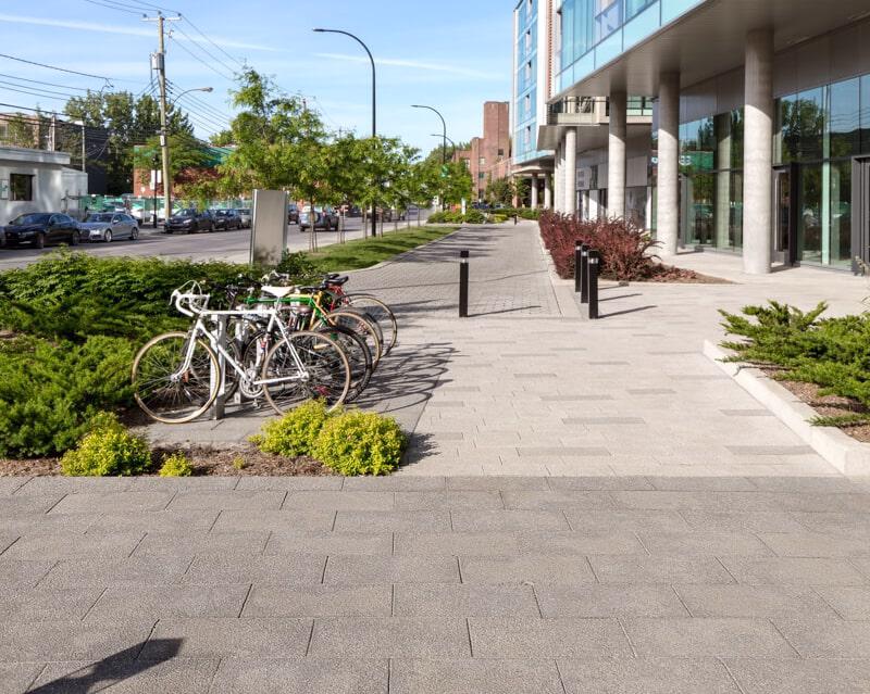 Techo bloc estudio de caso adoquín comercial gris negro myst condo img2