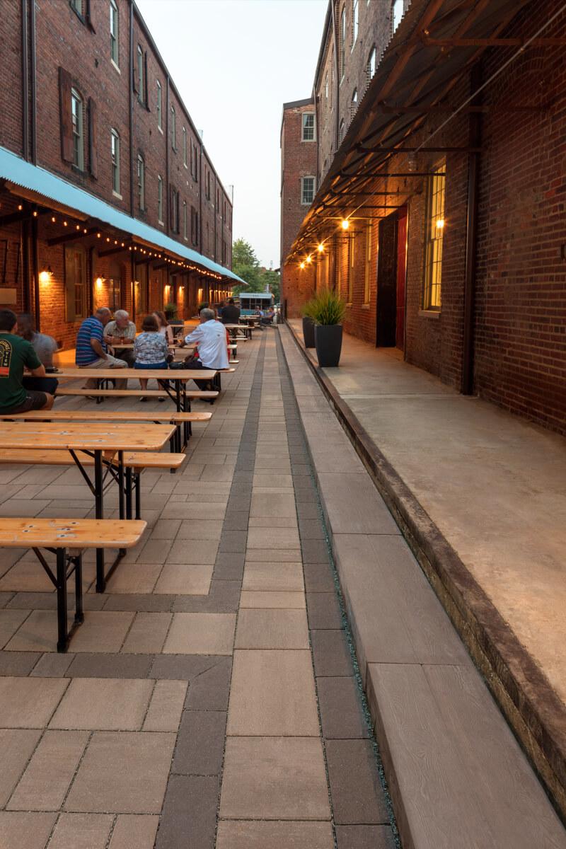 Techo bloc estudio de caso adoquín comercial brown ballad brewing img 3